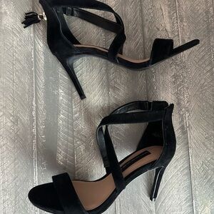 Steve Madden shoes Black Strappy Heels zip up back size 7.5 dressy